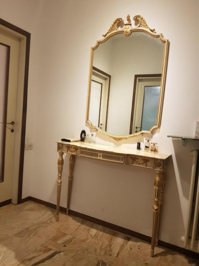 Big Room In Private Appartament, Close To The Station And Center Of City Bergamo Buitenkant foto